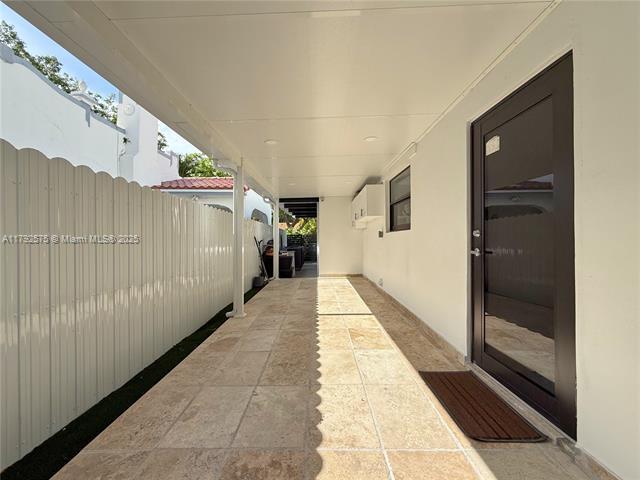 Building Photo - 927 SW 18th Ave