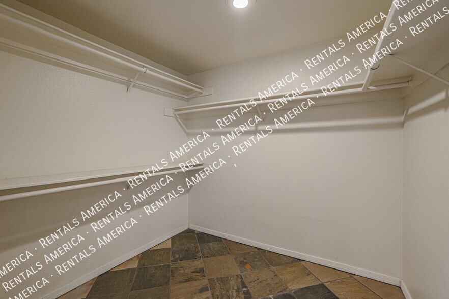 Building Photo - 2160 S Catarina-