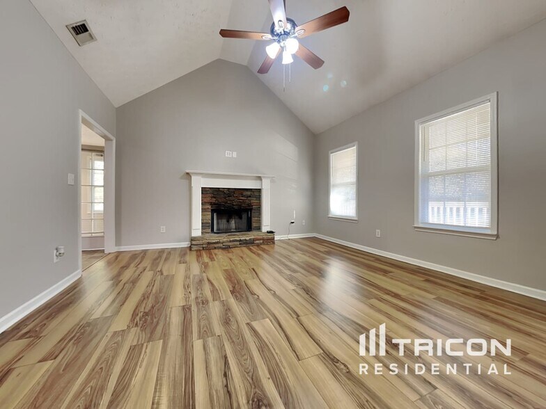 Building Photo - 45 Shadowbrook Ct