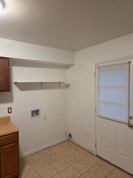 Building Photo - 2305 Palmyra St