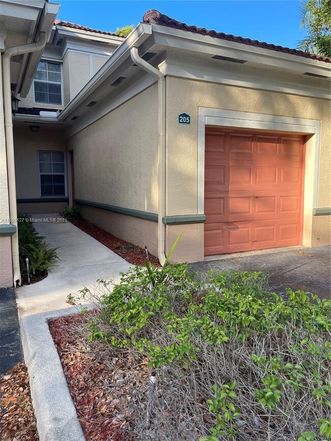 Building Photo - 2541 Centergate Dr