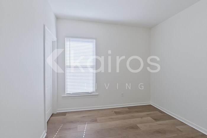 Building Photo - 114 Rainfall Ln