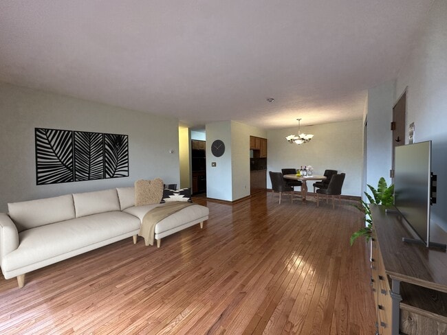 Building Photo - 340 Sunderland Rd