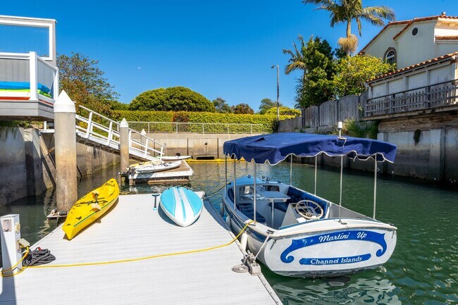 Building Photo - 3810 W Hemlock St