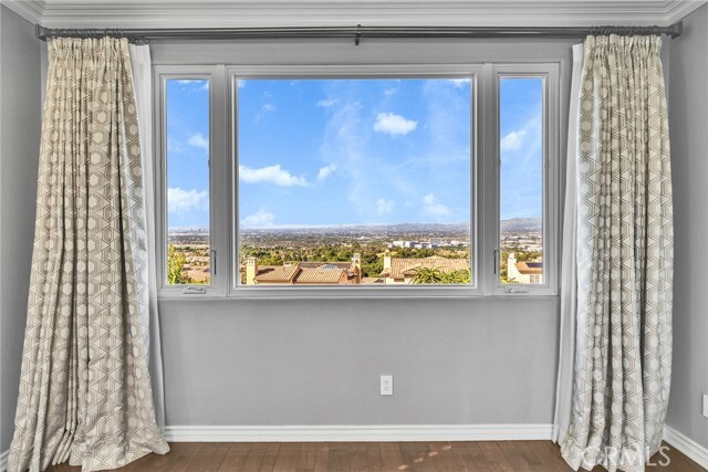 Building Photo - 19 Momento