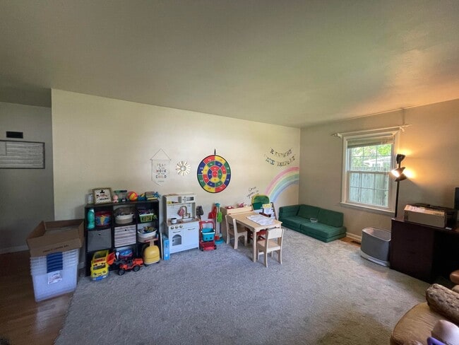 Building Photo - 3 Bedroom House