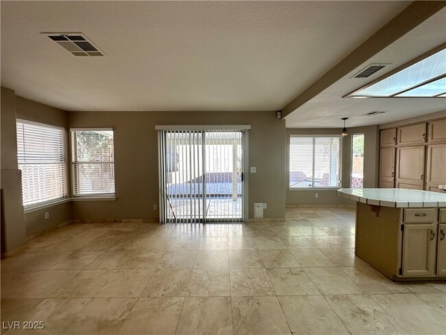 Building Photo - 2433 Twin Flower Cir