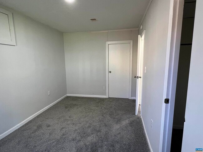 Building Photo - 1307 King St