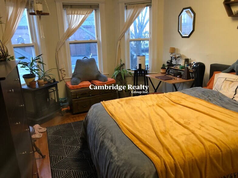 Building Photo - 229 Harvard St