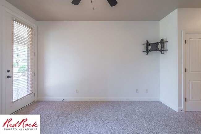 Building Photo - Remarkable 3 Bedroom Condo Next to Sunbroo...