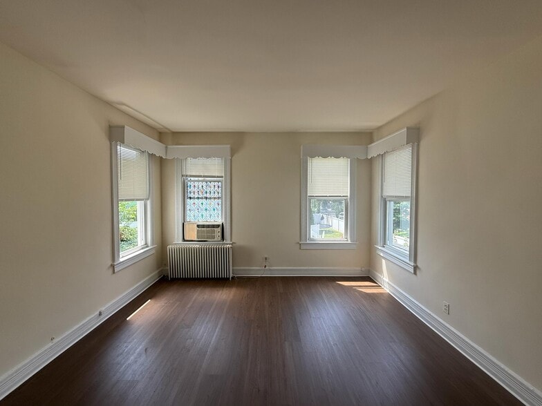 Primary Photo - 395 Kirby Ave