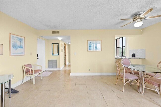 Building Photo - 2255 Lindell Blvd