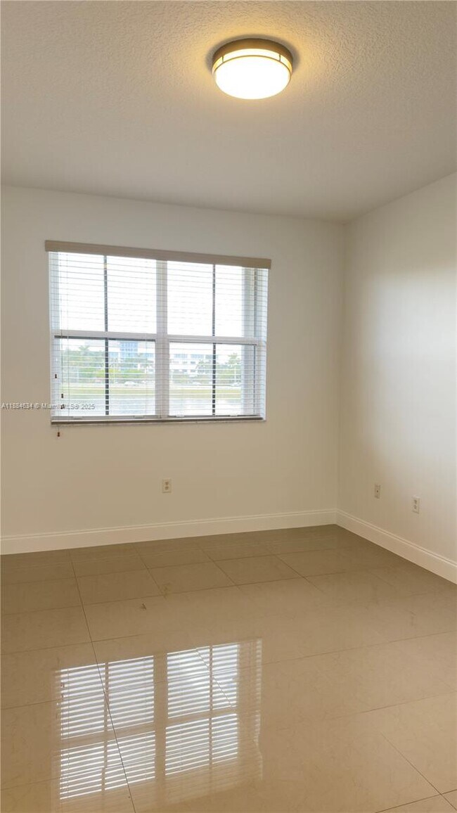 Building Photo - 924 SW 143rd Terrace