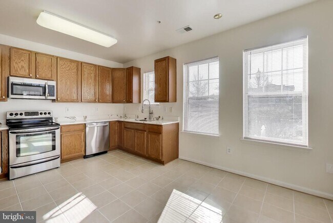 Building Photo - 13901 Belle Chasse Blvd