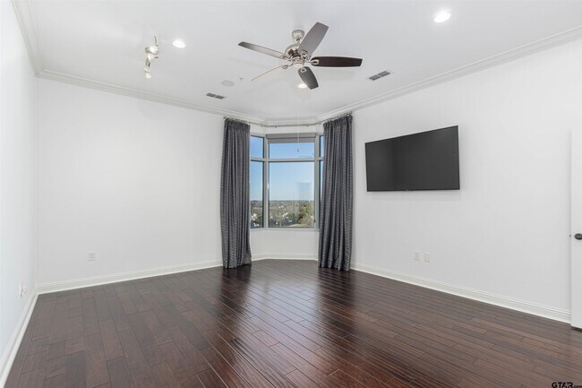 Building Photo - 2801 Wexford Dr