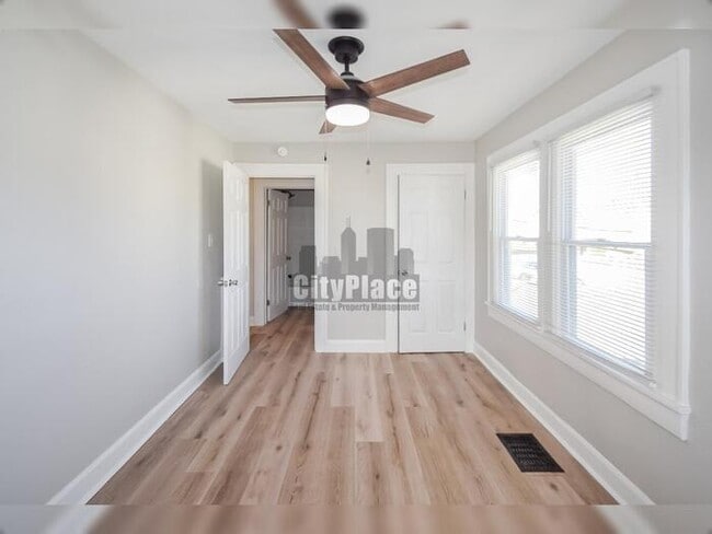 Building Photo - 752 Cottage Ave