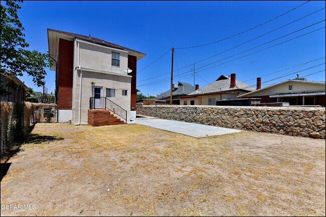 Building Photo - 612 E Nevada Ave