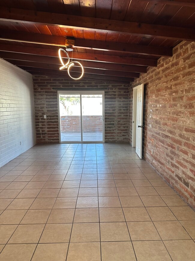 Building Photo - 174 W Borrego St