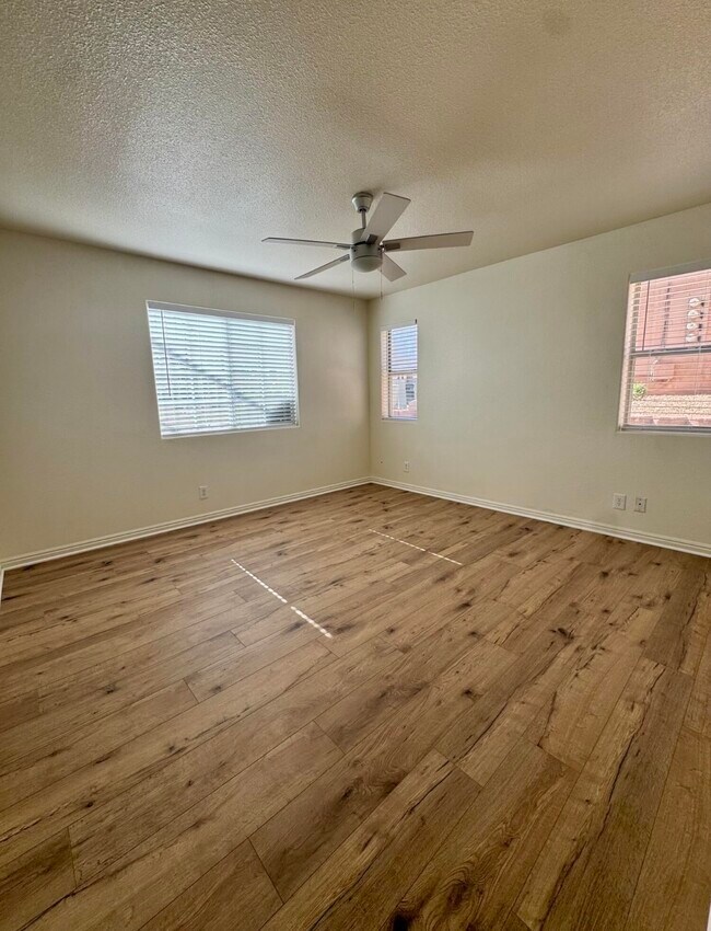 Building Photo - 1122 E 300 S