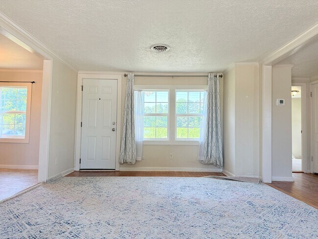 Building Photo - **COMING SOON**Quiet Living with Convenient Access In Ellendale!
