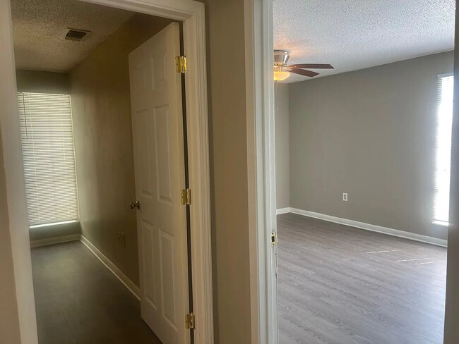 Building Photo - 1822 Fox Run Dr