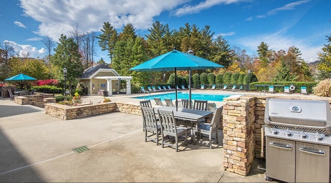 Building Photo - 1024 Cranbrook Dr