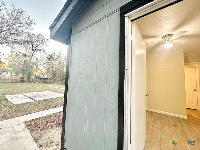 Building Photo - 104 E Fowler Ave