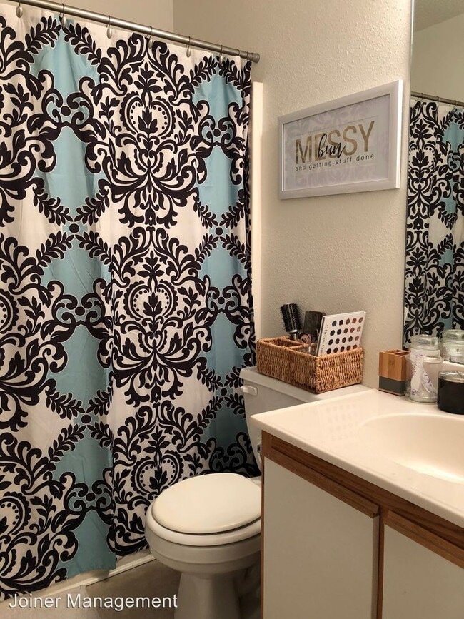 Building Photo - 120 Mark Twain Cir