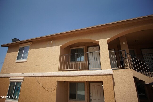Building Photo - 3400 Blue Earth Ln