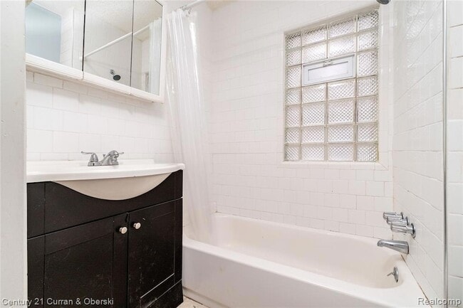 Building Photo - 23141 Harding Ave