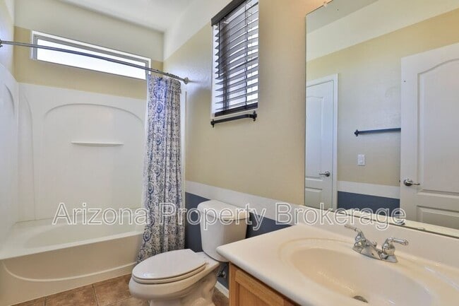 Building Photo - 875 S Porter St