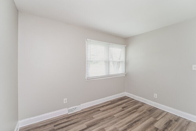 Building Photo - 617 Dunbrook Ln