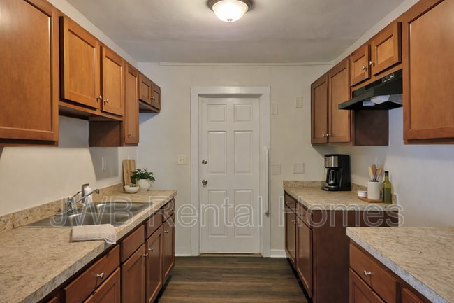 Building Photo - 214 Santa Barbara St