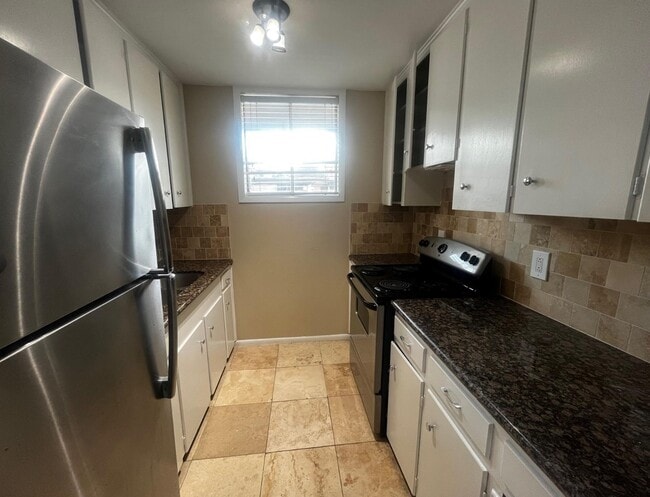 Building Photo - 5123 Del Monte Dr