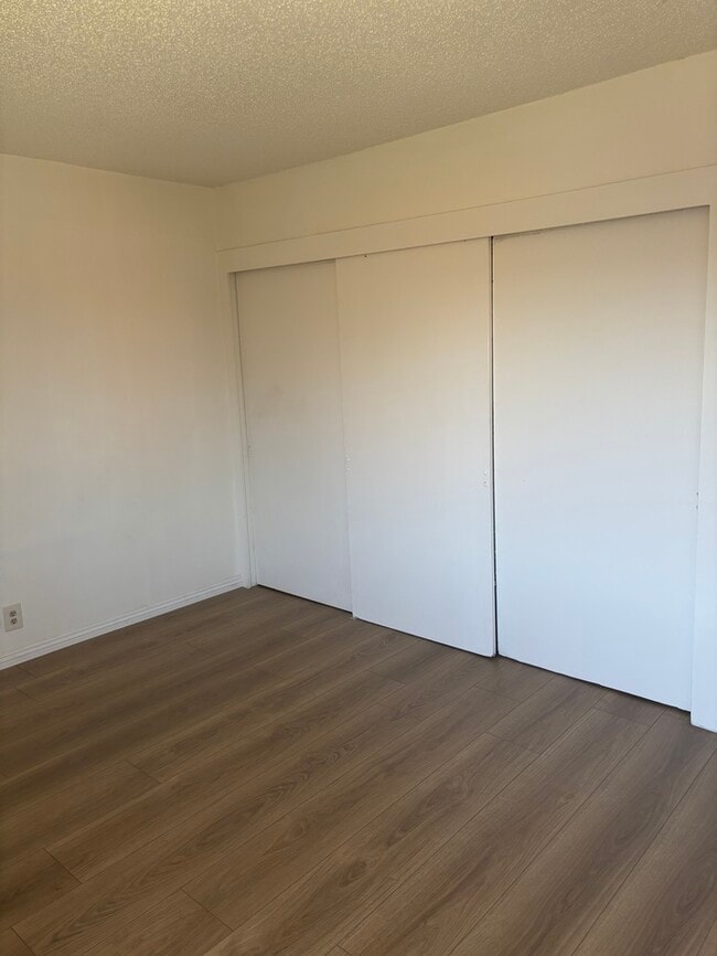 Building Photo - Pet-Friendly Spacious 4-Bedroom Condo in G...