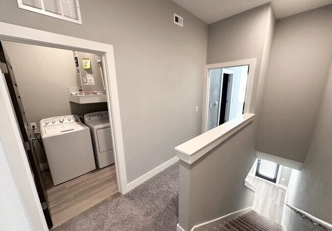 Building Photo - 5005 E Parmer Ln