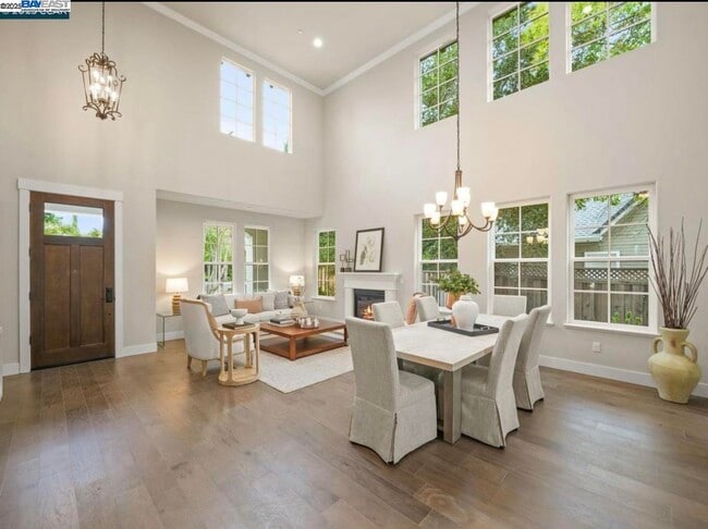 Building Photo - 1588 Alamo Way