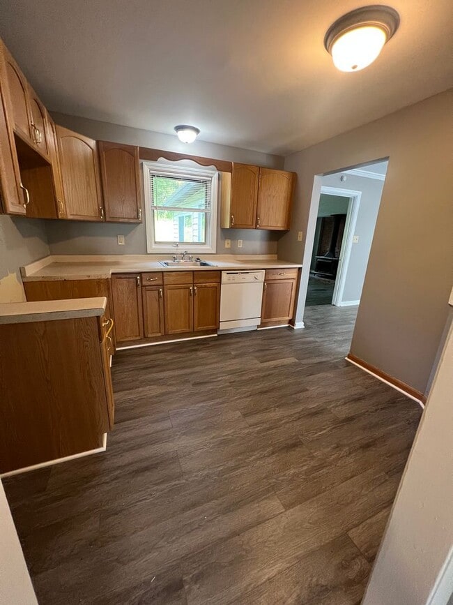 Building Photo - 3-bedroom, 2-bathroom private retreat in C...