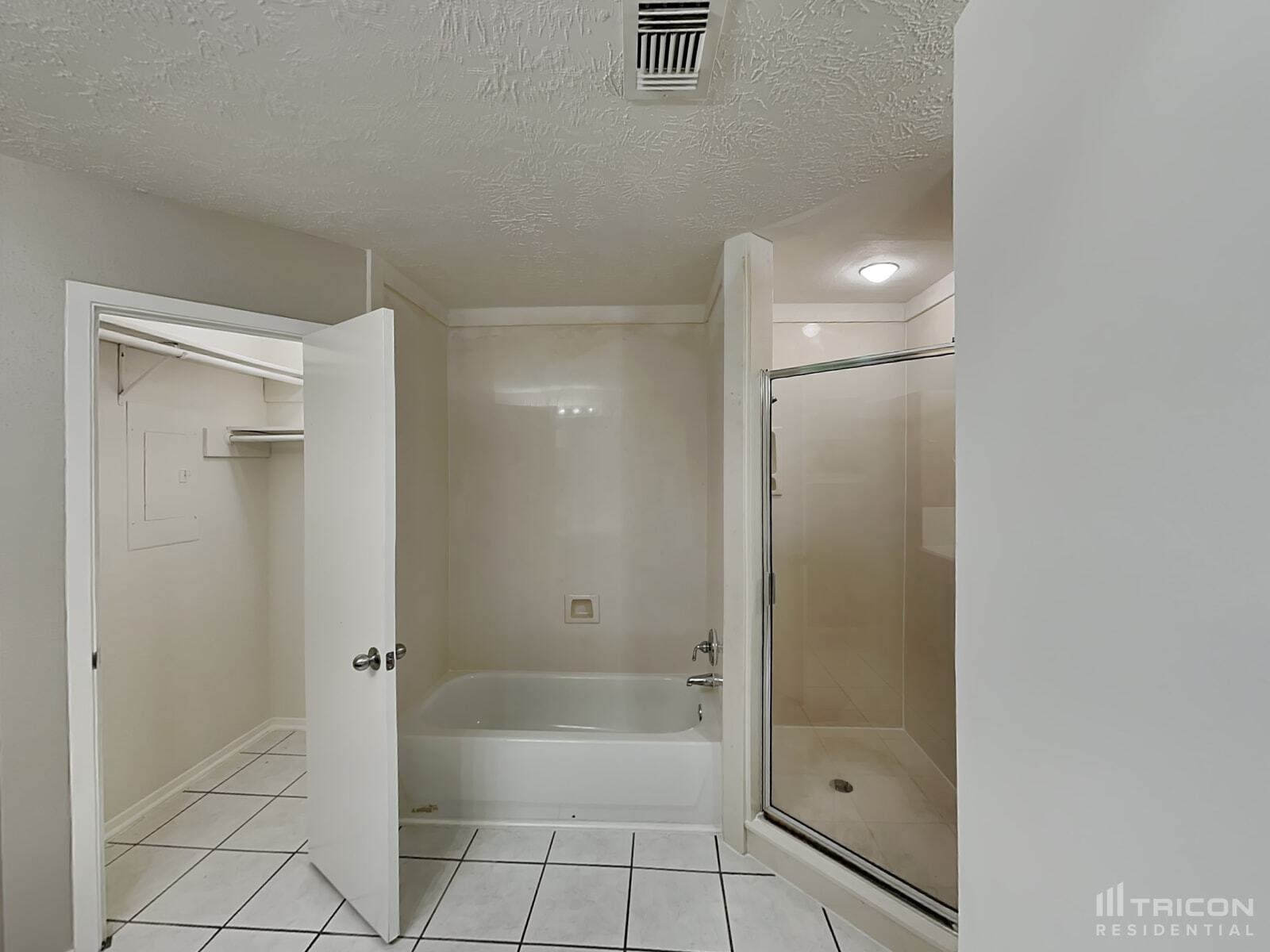 Building Photo - 14831 Waterside Dr