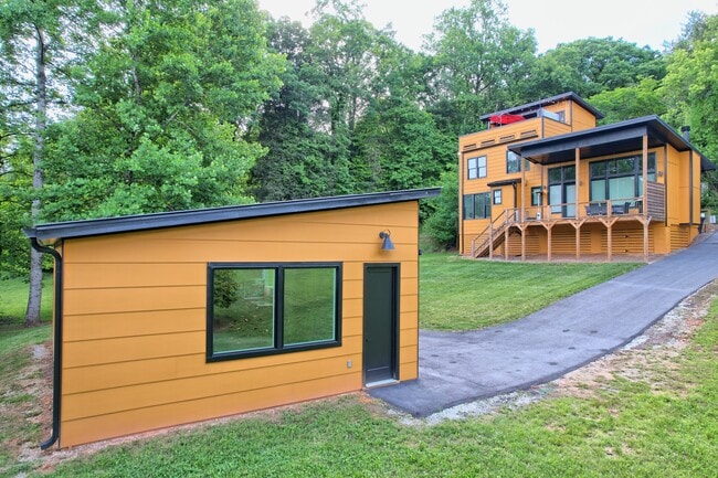 Building Photo - 122 Cannon St