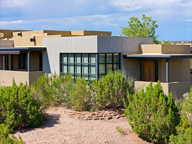 Building Photo - 875 Camino Francisca