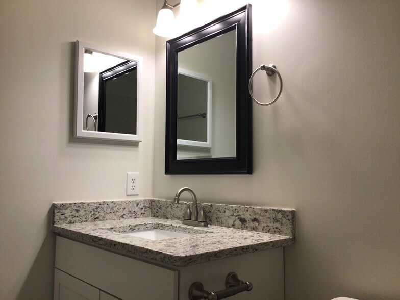 Building Photo - 1557 Pheasant Run Dr