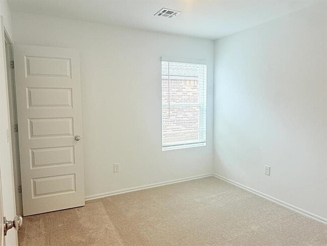 Building Photo - 16217 Lovers Ln