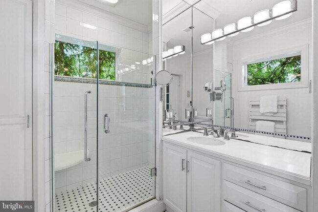 Building Photo - 1241 33rd St NW