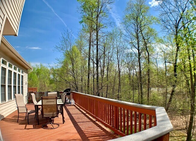 Building Photo - GORGEOUS FORMER MODEL HOME - MINUTES TO QUANTICO