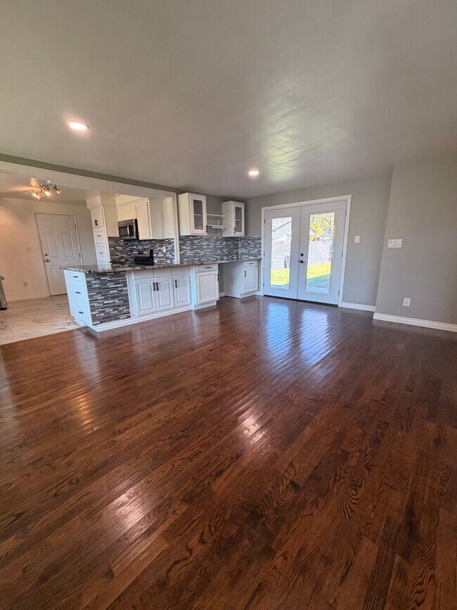 Building Photo - 4-Bedroom 4-Bathroom home with attached Studio apartment