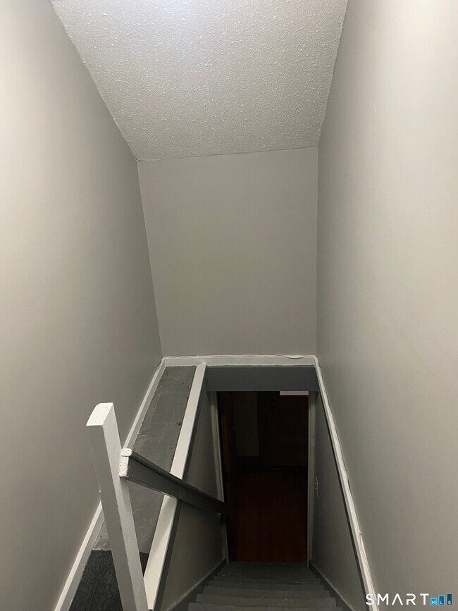 Building Photo - 1880 Seaview Ave