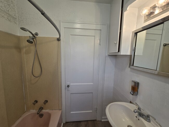 Building Photo - 1124 Kern St