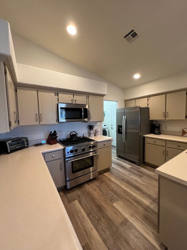 Building Photo - FURNISHED SHORT TERM RENTAL!