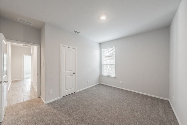 Building Photo - 8637 Centerboard Ln